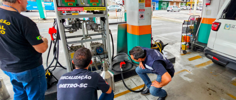 Fiscalização encontra irregularidades em bombas de combustível; Ceará tem 43% de reprovação
