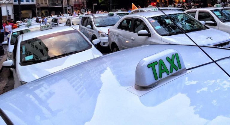 Governo regulamenta financiamento de carros para motoristas de aplicativo e taxistas