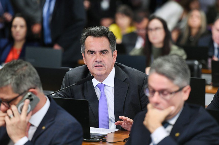 PF faz operação e mira senador Ciro Nogueira