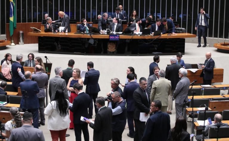Câmara aprova nova regra para reajuste do piso dos professores