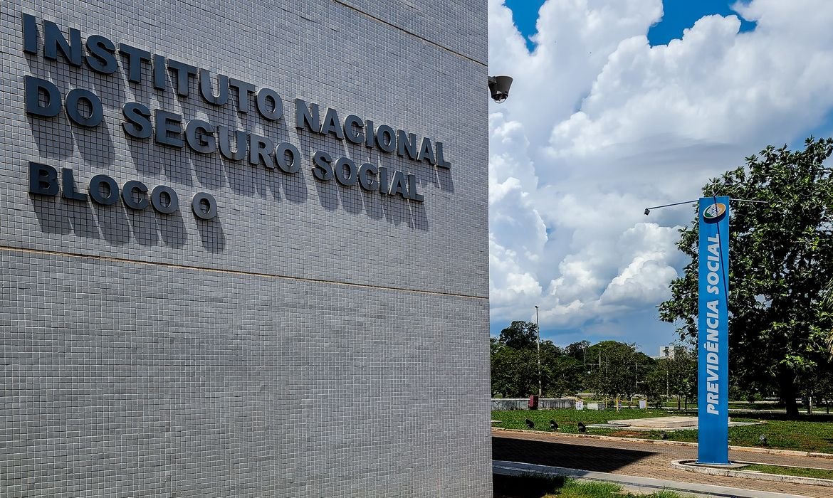STF mantém poder do INSS para limitar juros do consignado