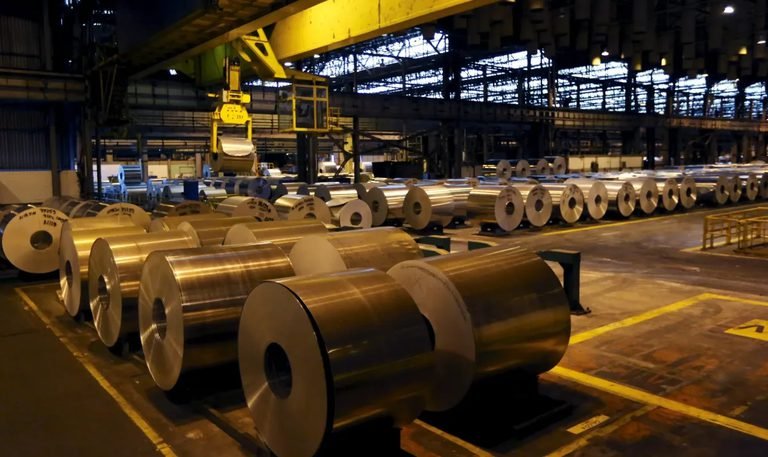 Tarifa extra dos EUA passa a valer e pode atingir US$ 12,4 bilhões em exportações brasileiras, diz CNI