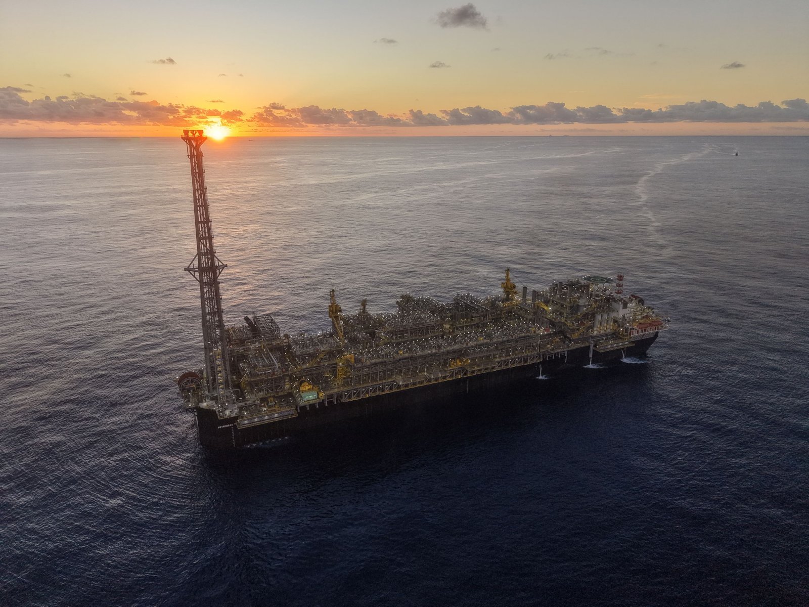 Petrobras quase dobra lucro no 2º trimestre e aprova R$ 17,4 bilhões em dividendos e JCP