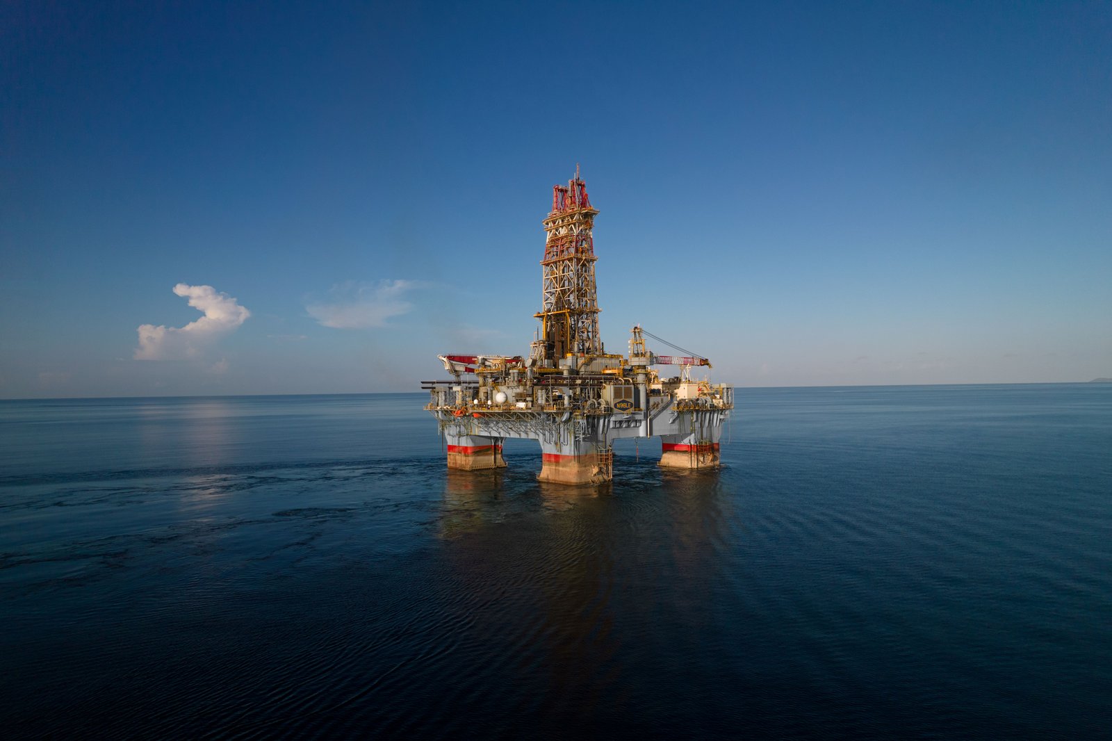 Petroleiros propõem maior controle estatal da Petrobras e redução de dividendos