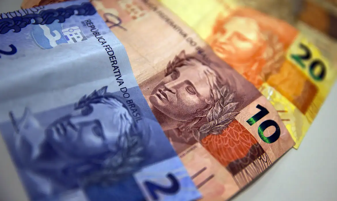 Mercado reduz projeção do IPCA para 3,95% em 2026 e mantém inflação dentro do intervalo da meta