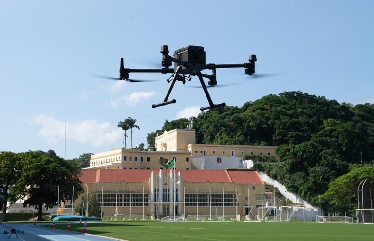 Exército apresenta sistema nacional de “enxame de drones” para operações militares