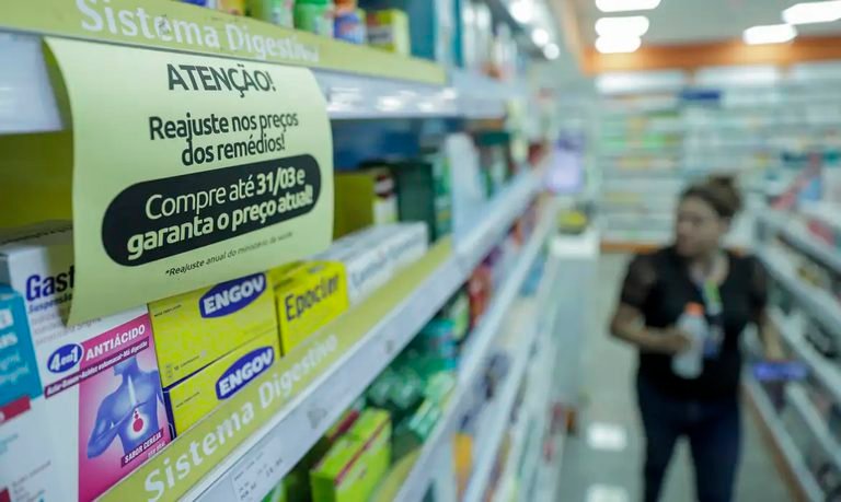 Nova lei autoriza farmácias dentro de supermercados no Brasil