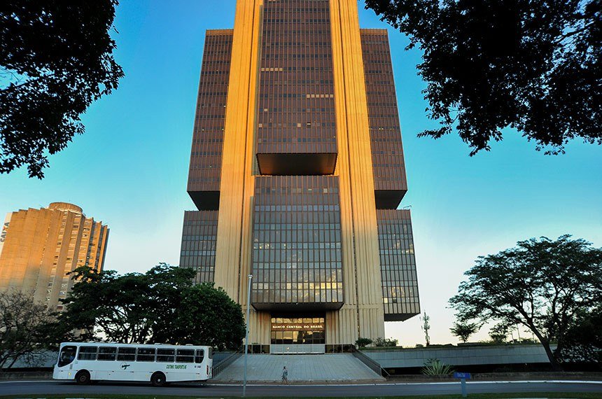 Mercado eleva projeção da inflação para 4,10% e da Selic para 12,25% em 2026, aponta Focus