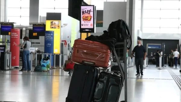 Receita Federal automatiza registro de declaração de bens para viajantes que chegam de avião